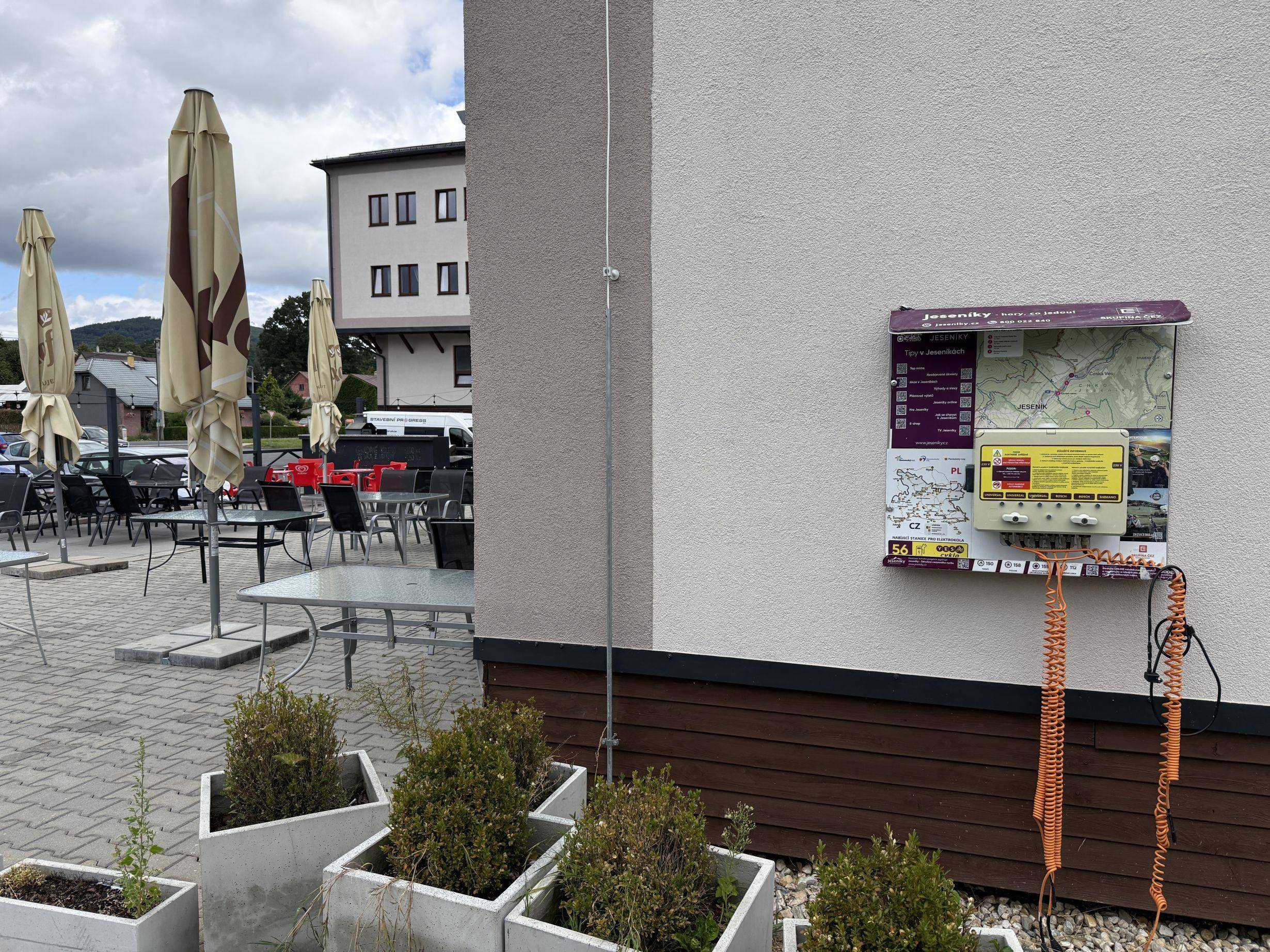 Nabíjecí stanice pro elektrokola č. 56 - Hotel Zlatý Chlum