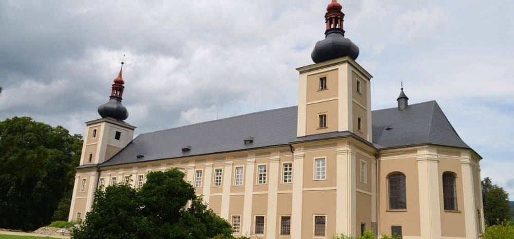 Schloss und Kapelle Loučná nad Desnou