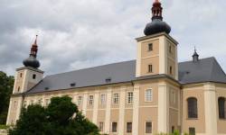 Zámek a kaple Loučná nad Desnou