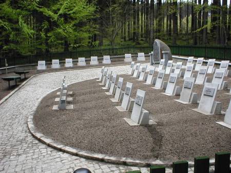 Lesní hřbitov v Rudohoří