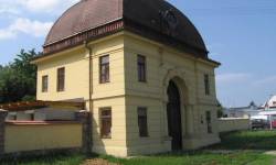 Obřadní síň a židovský hřbitov v Šumperku