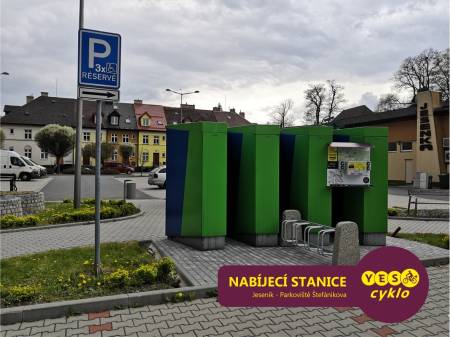 Nabíjecí stanice pro elektrokola - Parkoviště Jeseník