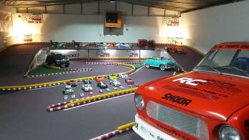 Vyzkoušejte si adrenalin bezpečného závodění